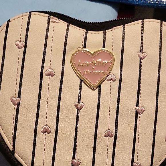 Love Moschino Heart-Shaped Black and Cream Clutch - Picture 3 of 7